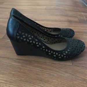 Black Wedge with cut out detail